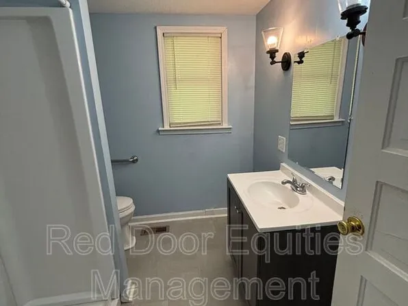 1215 N Columbus St APT D, Lancaster, OH 43130