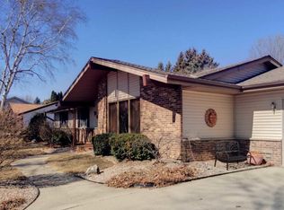 6326 W Pierner Pl, Brown Deer, WI 53223