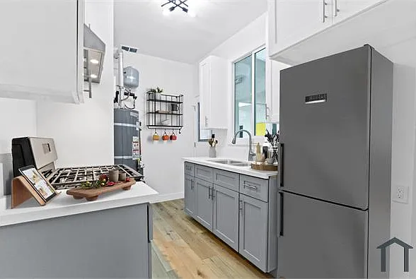 201 N Normandie Ave #13 — Photo 8