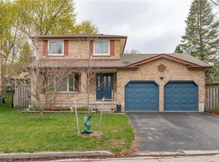 210 Old Country Pl, Kitchener, ON N2E 3A3