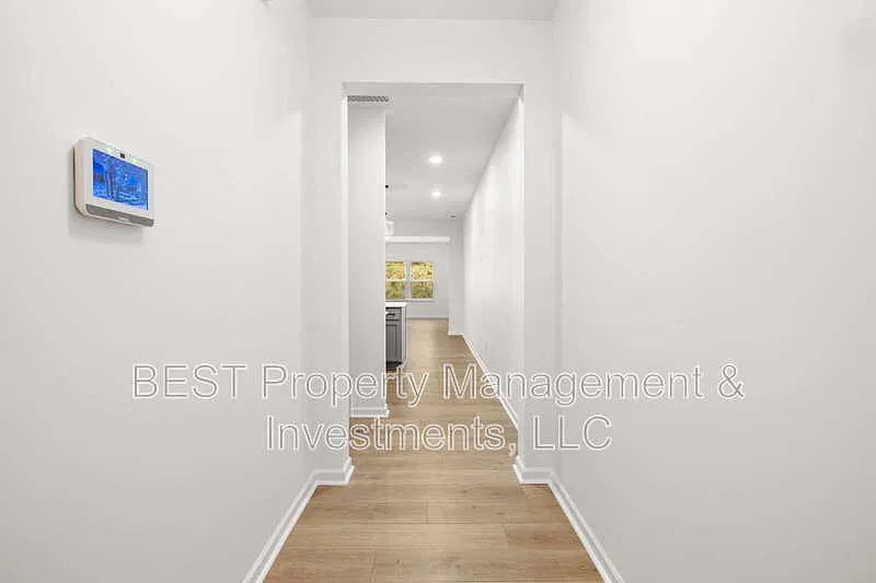 4 bed, 3.0 bath, 2477 sqft, $3,200 — Photo 4
