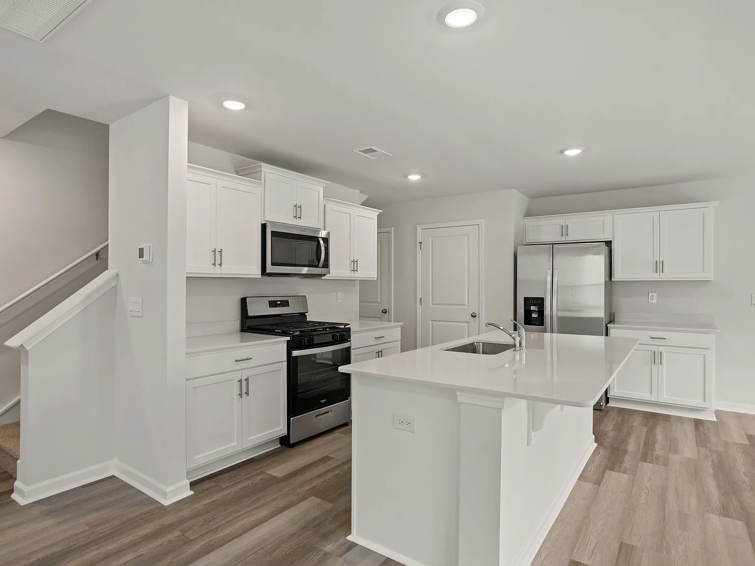 4 bed, 1927 sqft, $2,100 — Photo 3