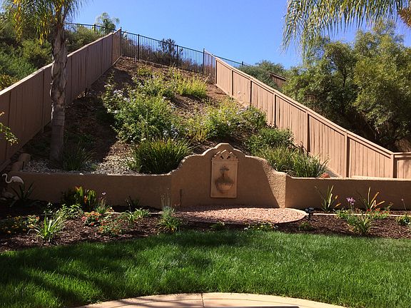 Backyard with fountain 