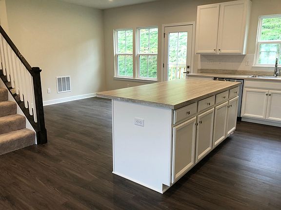 5th image of 141 Moyer Hill Dr