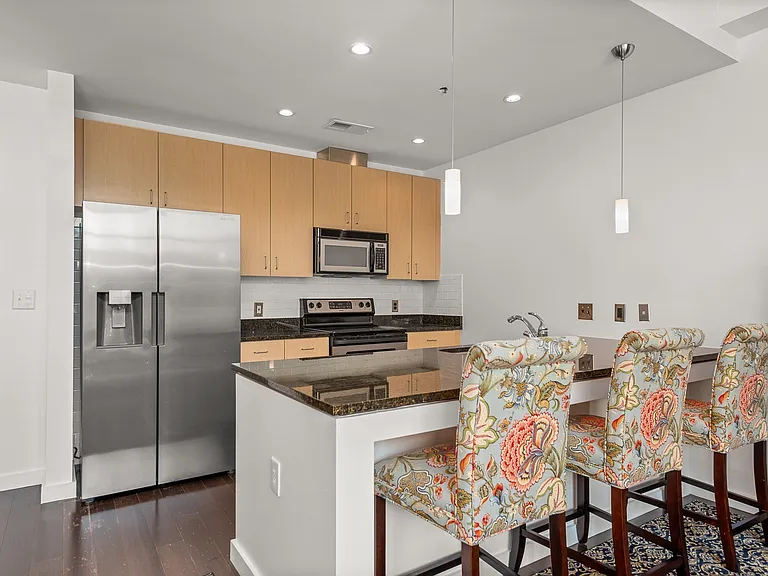 1920 Adelicia St #305 — Photo 5