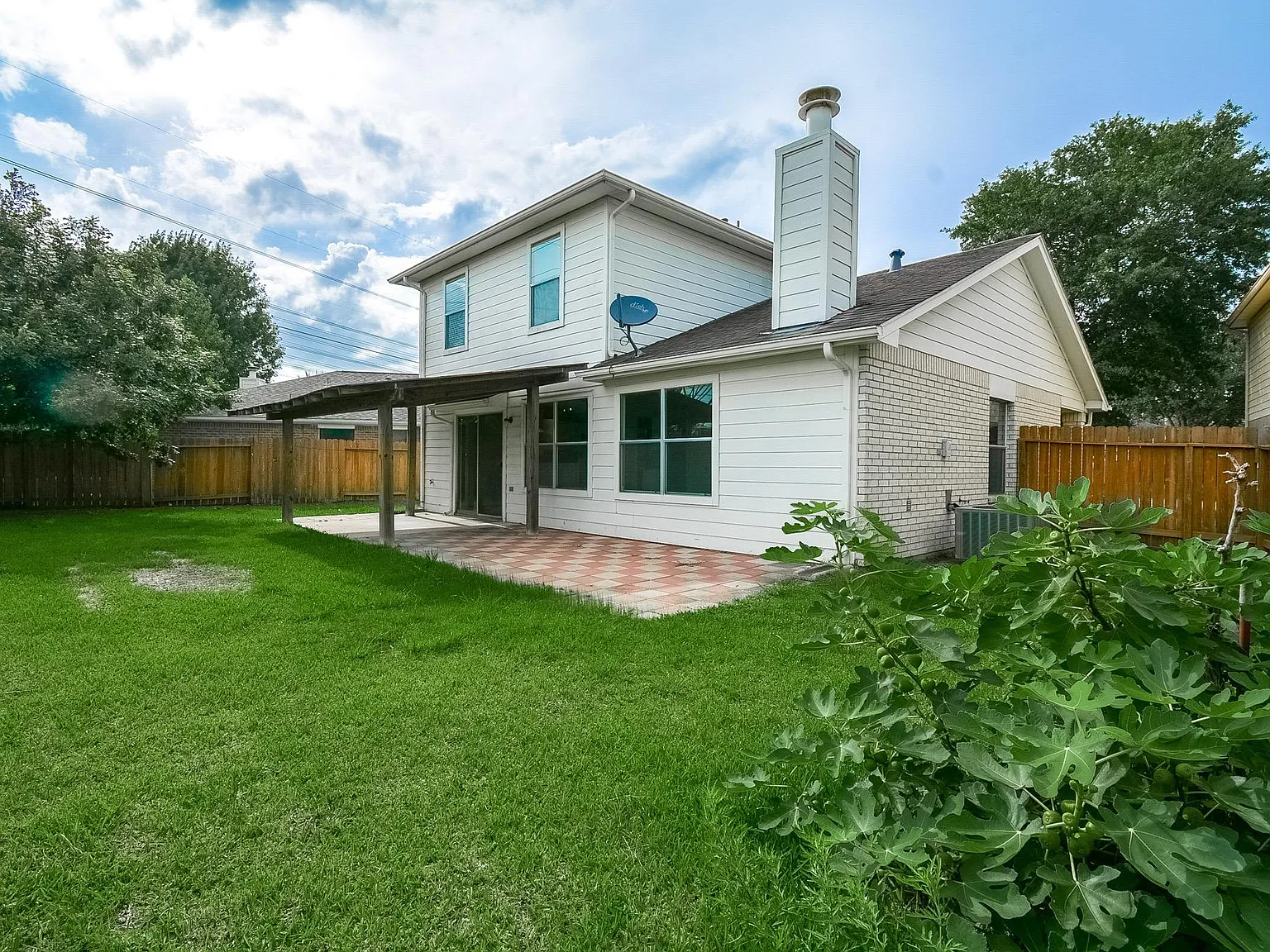 3 bed, 2.5 bath, 1619 sqft, $2,000 — Photo 4