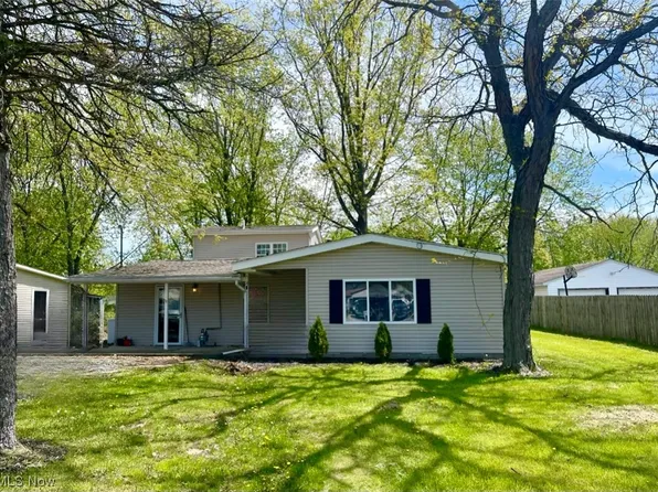 12253 Melody Ln, Grafton, OH 44044