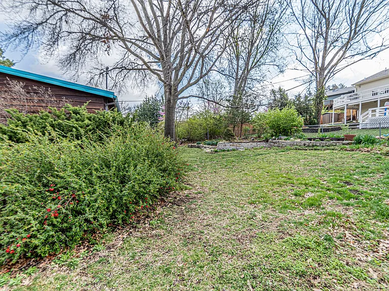144 S Dartmouth Dr — Photo 40
