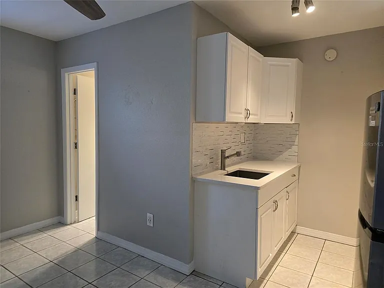 2306 W Saint Joseph St #2 — Photo 8