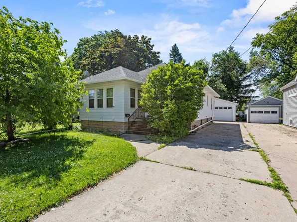 135 W 23rd Ave, Oshkosh, WI 54902