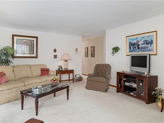 4th image of 110 Sunrise Blvd
