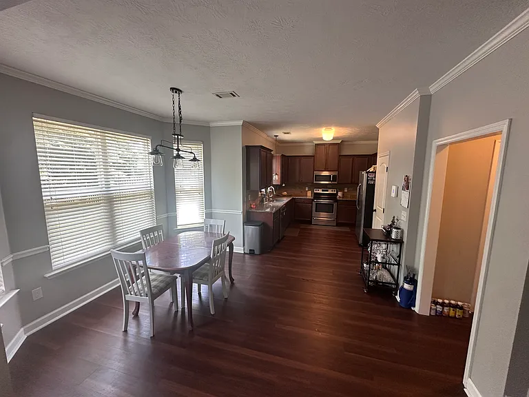 511 Sebastian Dr — Photo 9