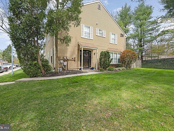 2nd image of 306 Fountain Hall Ct