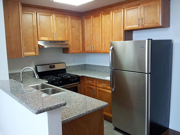 3rd image of 508 S Barrington Ave APT 3