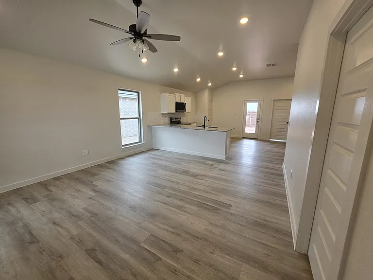 6220 Kingsville St — Photo 5