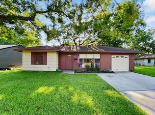 303 Caladium St, Lake Jackson, TX 77566