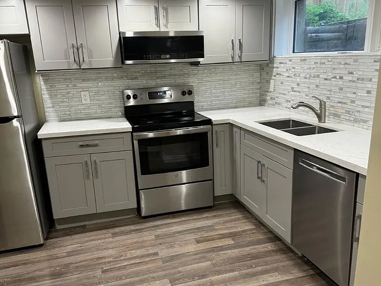 427 Rossland Rd W #A — Photo 1