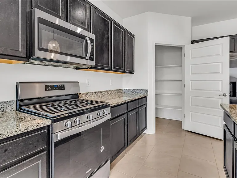 7510 W Corona Rd — Photo 3