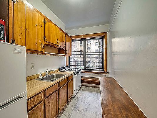 1st image of 145 E 35th St APT 1RW