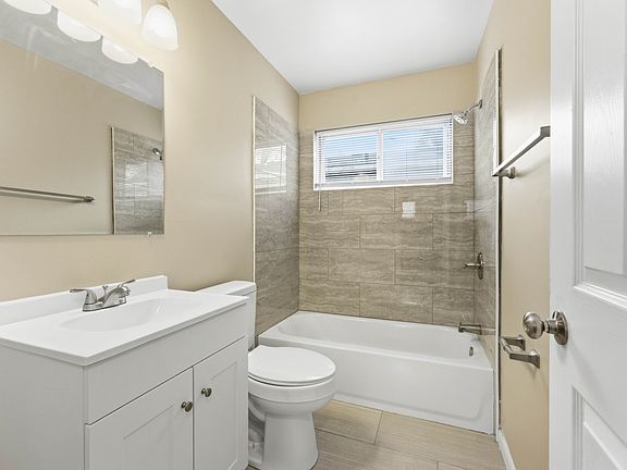 4th image of 19411 Rensellor St