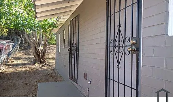 2412 Mason St — Photo 2