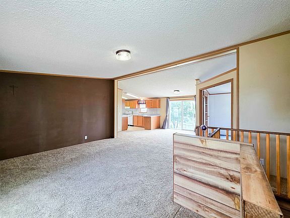 3rd image of 2567 230th St