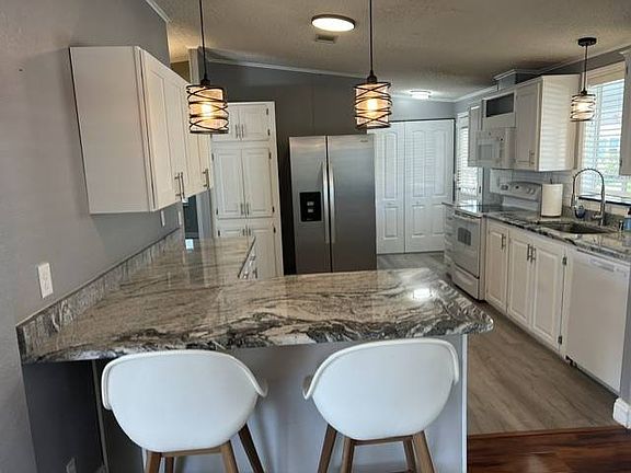 5th image of 102 Lantana Ln