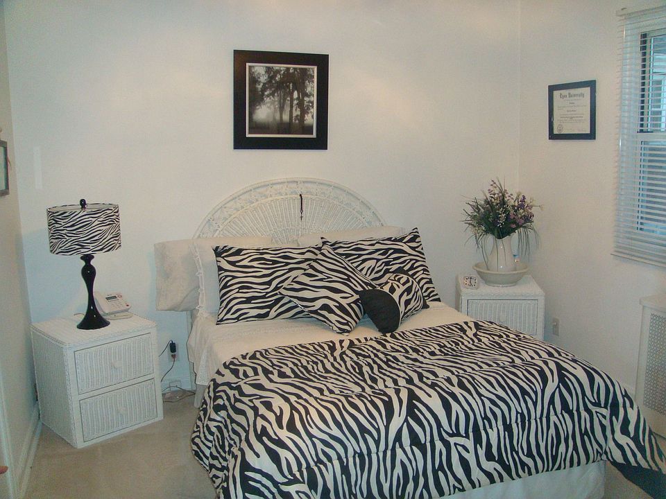 1st image of 961 Fenwood Dr APT 4