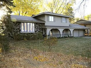 2193 Lakebrook Dr, New Brighton, MN 55112