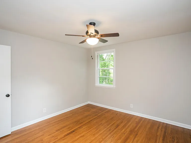 4933 Millerwood Dr — Photo 24
