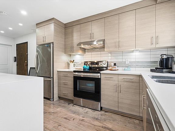 5th image of 1379 Merklin St #201