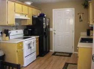 6513 River Hill Dr, Flowery Branch, GA 30542