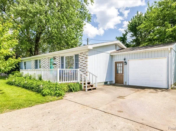 2406 Elmwood St, Port Huron, MI 48060