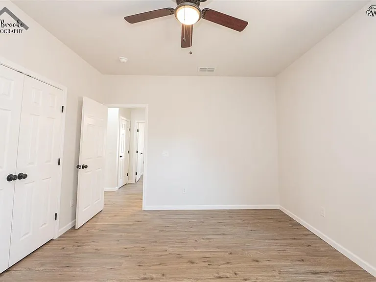 103 W Aldine St — Photo 20