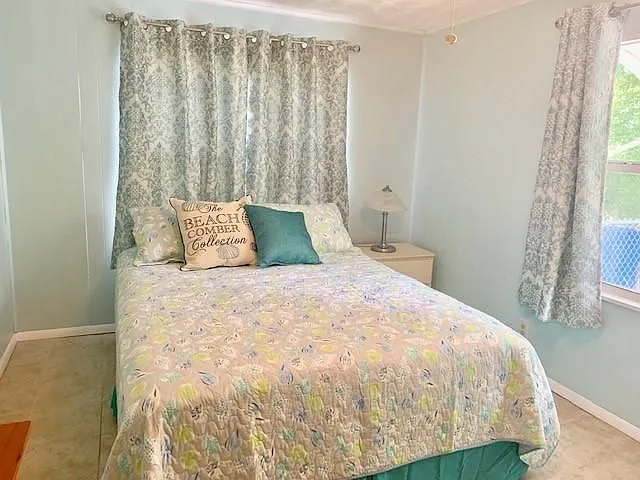 579 Beach Rd — Photo 8