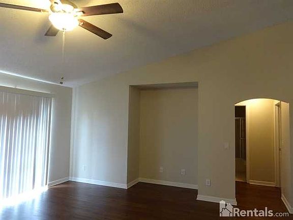 3rd image of 2212 SE Holland St