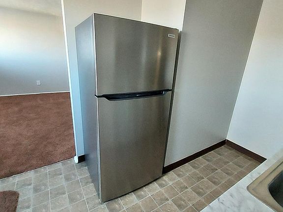 5th image of 1035 Eaton Ave APT 10
