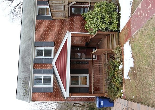 Duplex 0.1 mi. from METRO