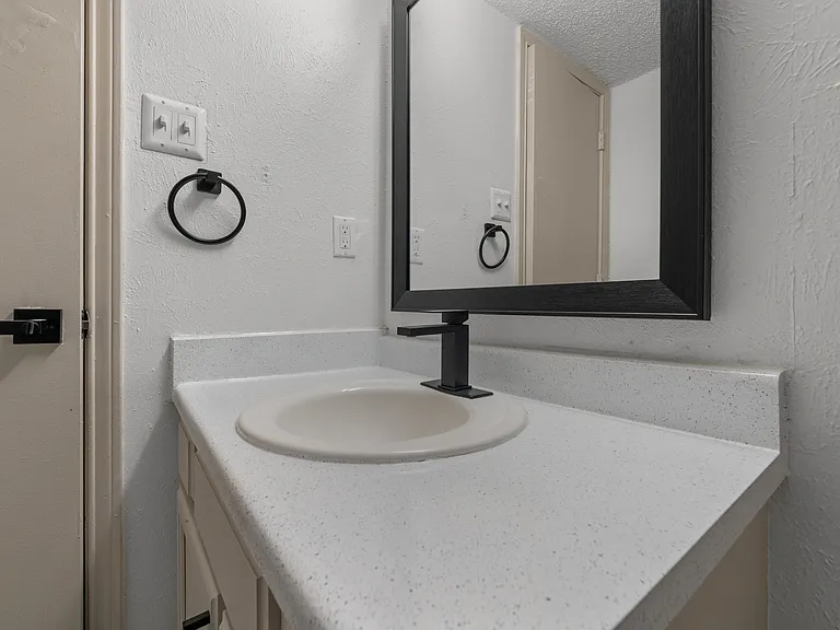 Little Creek Apartments — Photo 11