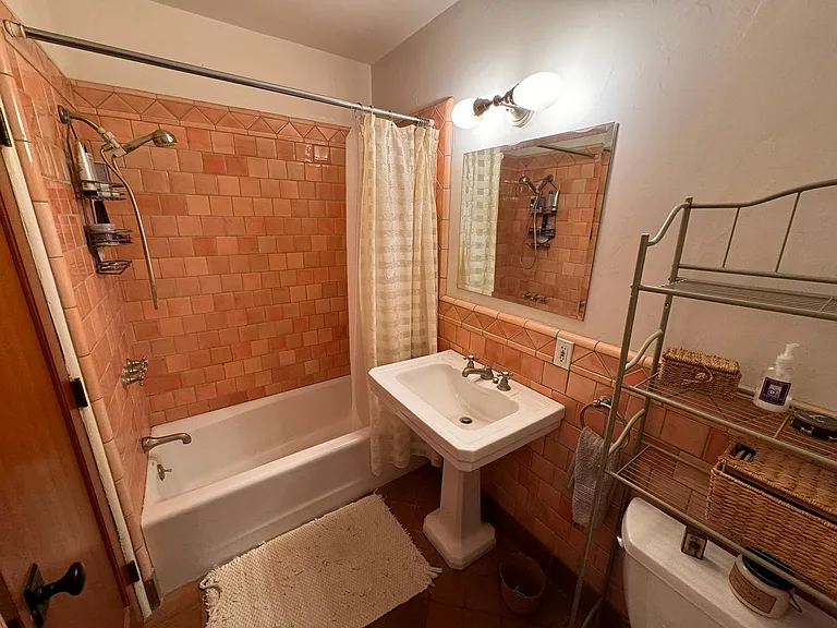 1011 San Carlos Rd #B — Photo 6