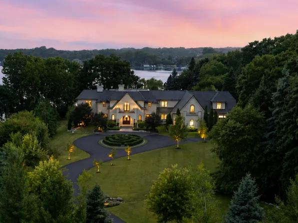 1535 Bohns Point Rd, Wayzata, MN 55391