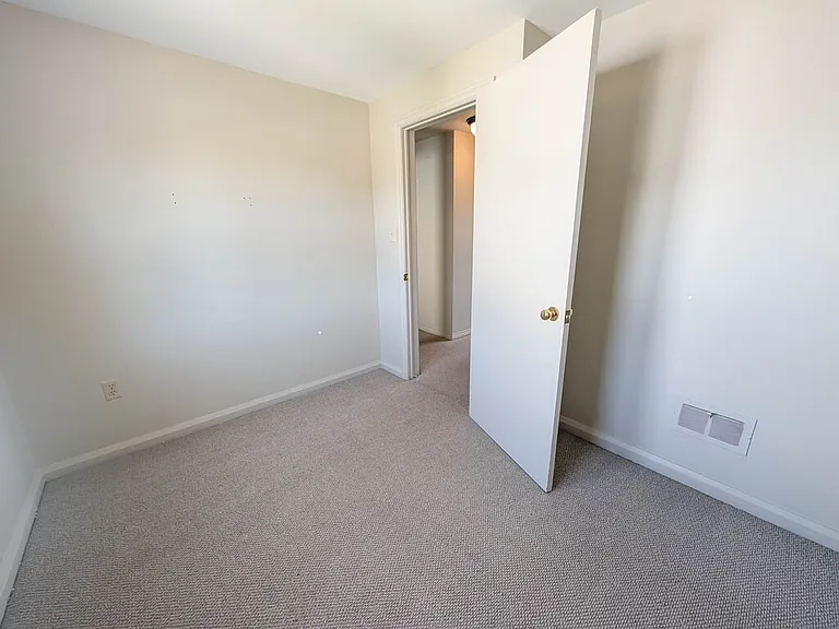 106 Haig St — Photo 26