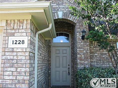 2nd image of 1228 Lake Forest Dr