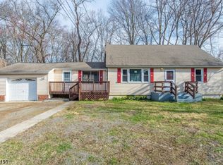 4 Bell Ct, Stanhope, NJ 07874