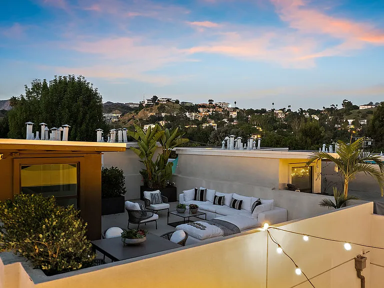 2111 N Cahuenga Blvd #1 — Photo 40
