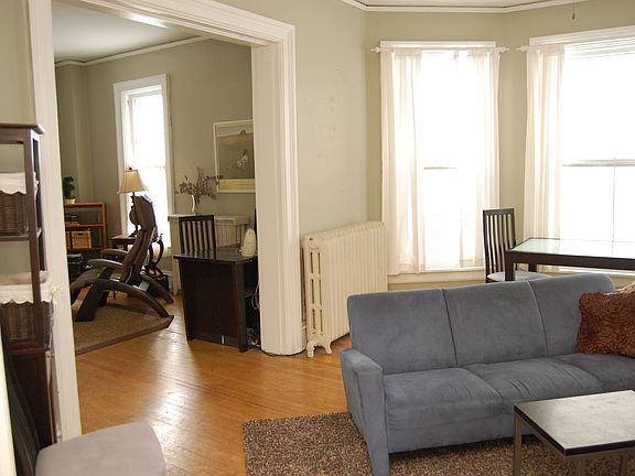 3rd image of 404 N La Grange Rd #1