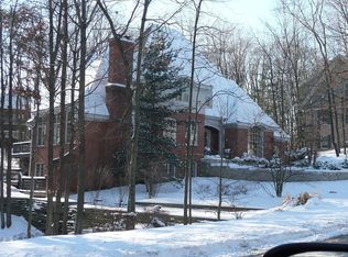 821 Fox Glen Dr, St Charles, IL