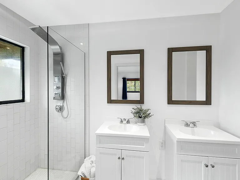76 Manor Ln S — Photo 10