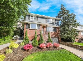 234 10th St, Palisades Park, NJ 07650
