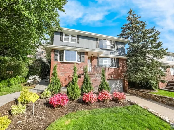 234 10th St, Palisades Park, NJ 07650